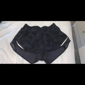 lululemon hotty hot shorts / NO LINER